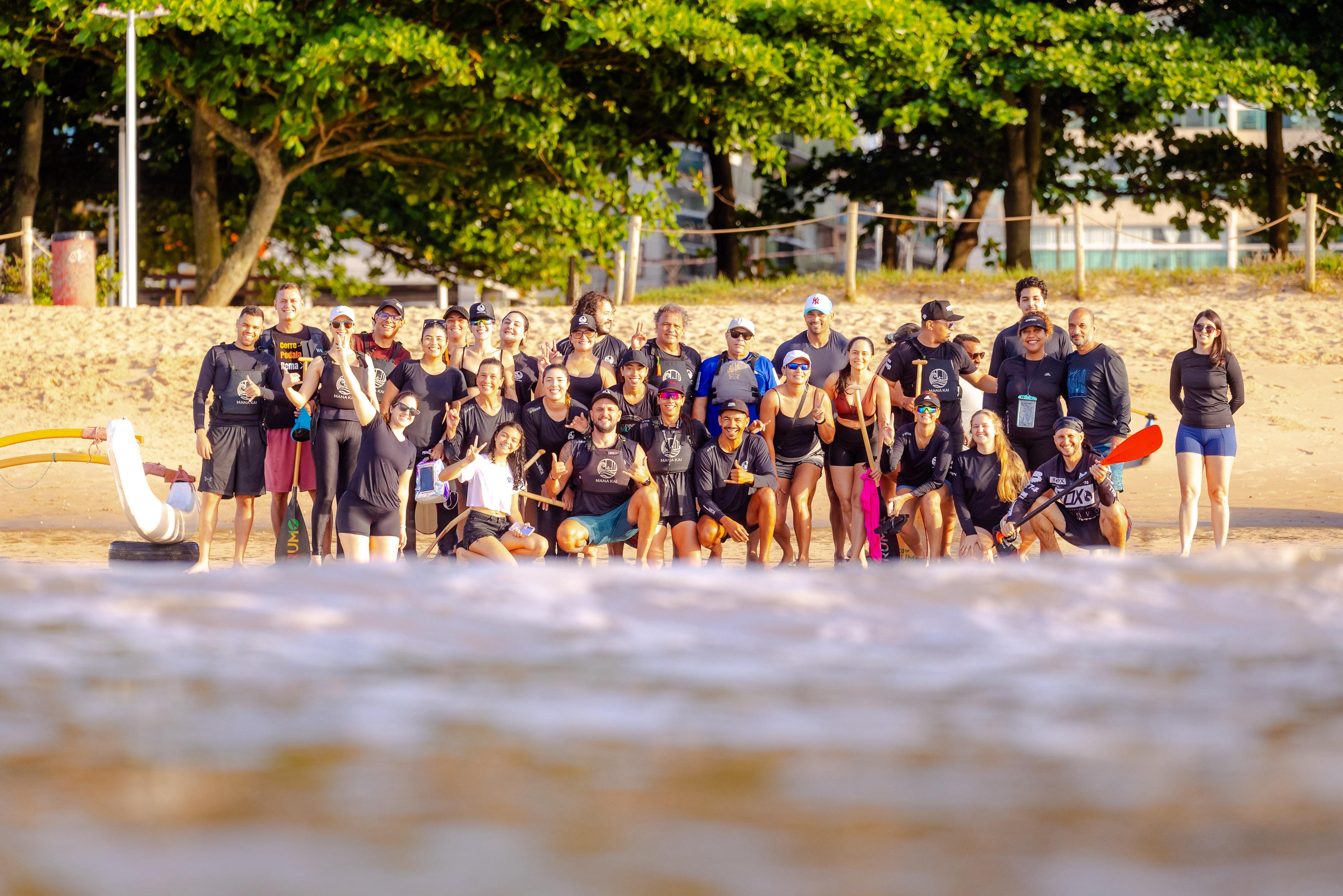Mana Kai — equipe na canoa havaiana